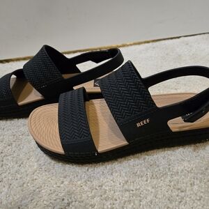 Reef Black and Tan Strappy Sandals Sz 8